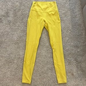 Lululemon size 6 yoga pants